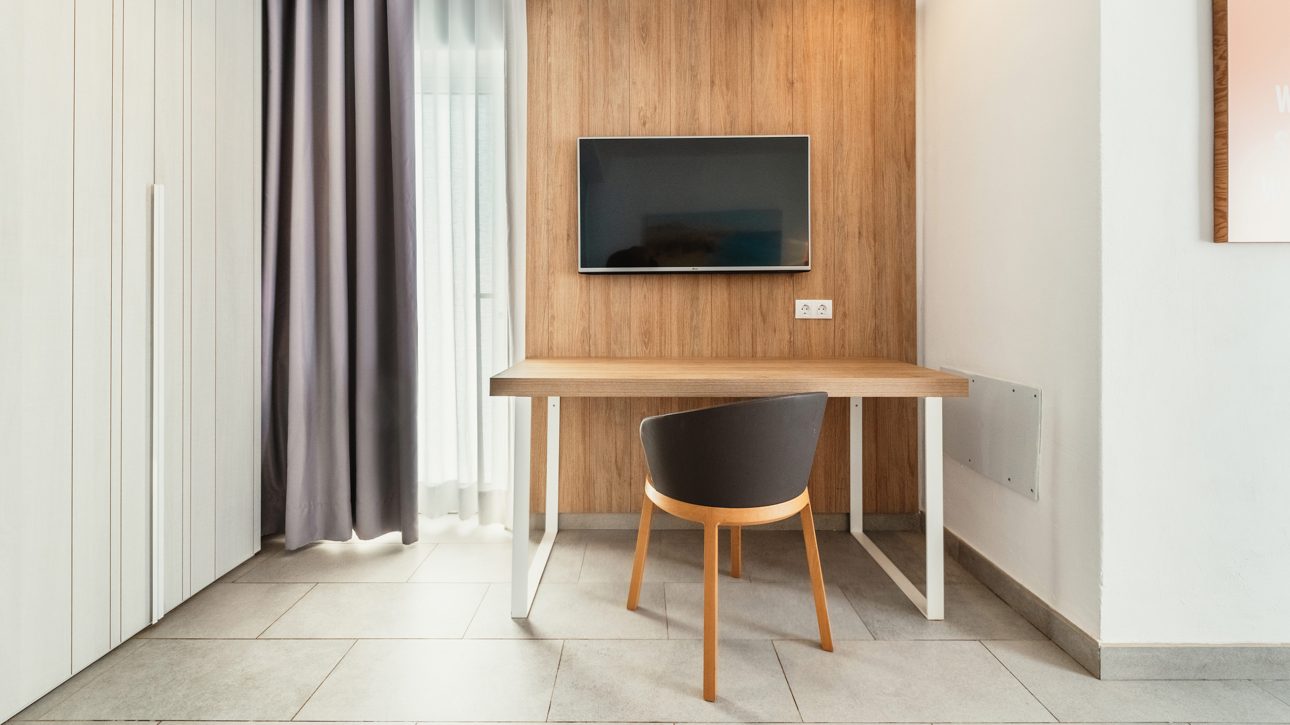 The living room of 2 Bedroom Suites at Alyssa Suite Hotel 